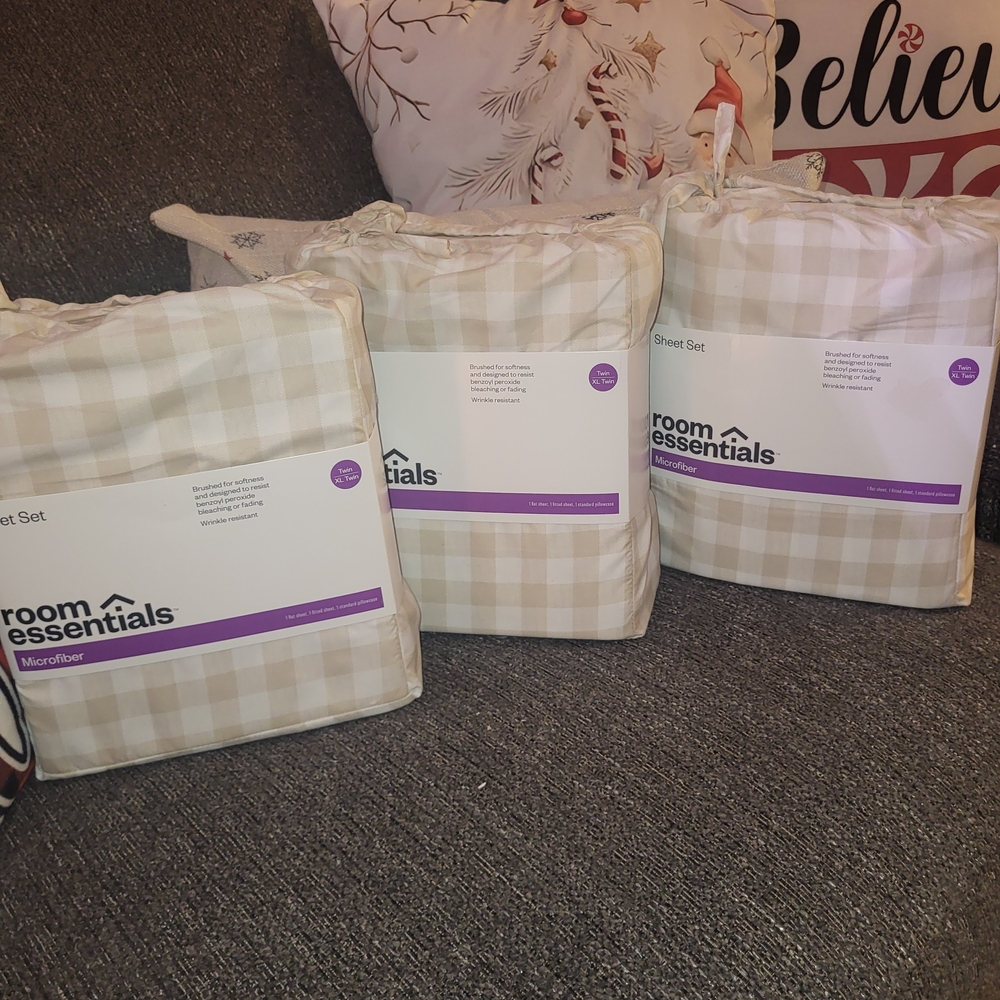 Room Essentials Cream Checkered Sheet Set